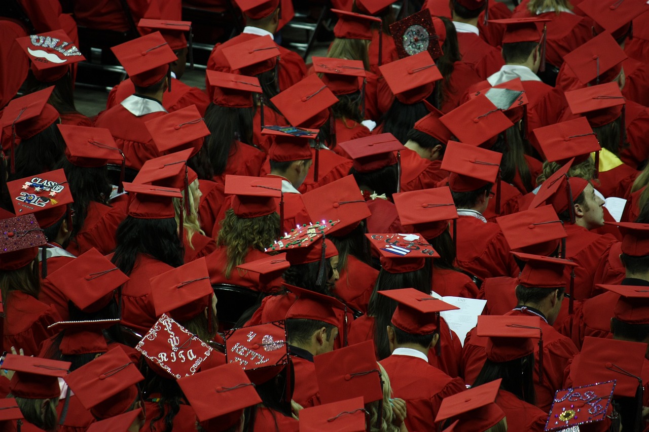 西安上百大学生暑期工遭遇骗局，警钟长鸣！