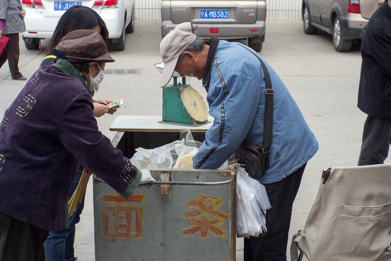 致敬！风雨中的守护者