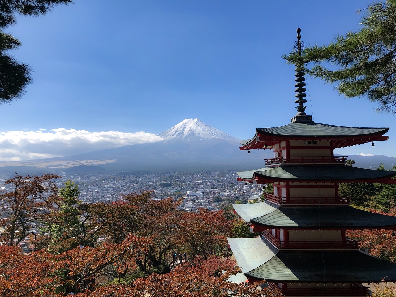 日本小镇的独特举措，持续拉网以遮挡富士山景